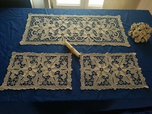 Set 3 centri tutto Burano di Venezia completamente a mano n1=35x72CM +n2=20x29CM - Imagen 1 de 12