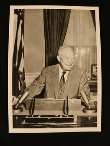 Official White House Reproduction Photograph of President Eisenhower - Picture 1 of 2