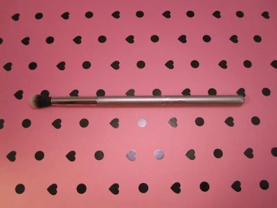 IT Cosmetics for ULTA Airbrush Blending Crease Brush #105 - Image 1 of 2