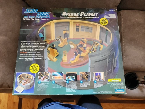 Playmates #6103 Star Trek The Next Generation Enterprise Bridge Playset Vintage Cover