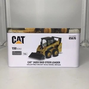 CAT Caterpillar 242D3 Skid Steer Loader 1:50 Scale Model - Diecast Masters 85676 - Picture 1 of 6