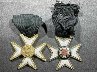 LOTE x2 Medallas Cruz Maltesas Masónicas Masónicas Caballeros Templarios Antiguas De Colección Foto 1 de 2