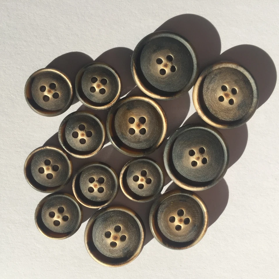 227 Designer Knöpfe Polyester matt braun meliert, drei Größen von Union Knopf  - Bild 1 von 1