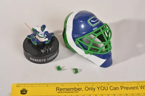 McDonald's - NHL - Luongo and Iginla - (2) HELMET WITH FIGURE TOYS - Restaurant Cover
