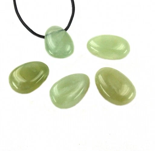 CHINA JADE ( SERPENTIN ) - GEBOHRTER TROMMELSTEIN ANHÄNGER