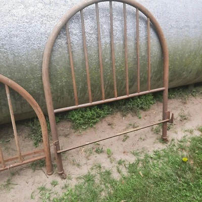 Marco de cama de hierro vintage años 30, 40??  Uso para cama de jardín Foto 1 de 2