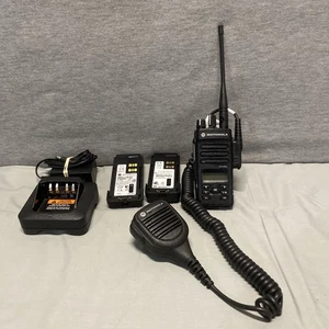 Motorola XPR3500e Zwei Wege Radio AAH02RDH9VA1AN UHF Mikrofon, Ladegerät, 1 neuer Akku - Bild 1 von 4
