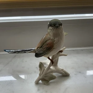 Zauberhaft naturalistisch dargestellte Schwanzmeise - Fa. Carl  Ens - Bild 1 von 8