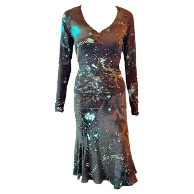 Roberto Cavalli F/W 2003 Constellation Astrology Print Skirt and Top 2 Piece Set - Imagem 1 de 4