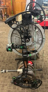 Matthew’s Triax 28.5" - 70# RH Compound Bow - Picture 1 of 5
