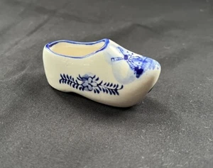 Hand Painted Porcelain Miniature Dutch Clogs Shoes Holland Blue Delft Windmills - Picture 1 of 5