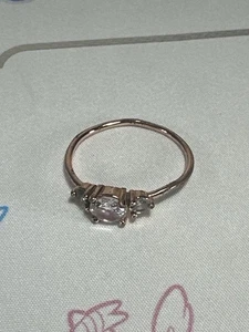 Mode-Ring Roségoldfarben 3 Steine CZ Größe 8 – funkelnd ovale Mitte - Bild 1 von 3