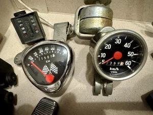 Konvolut Fahrrad Zubehör 9 Teile: Tachos, Dynamo, Sturmklingel etc. - Bild 1 von 6