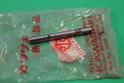 Kawasaki KX125 KE175 KD125 KE125 KS125 1974-1983 varilla de empuje de embrague larga 13209-015 Foto 1 de 4