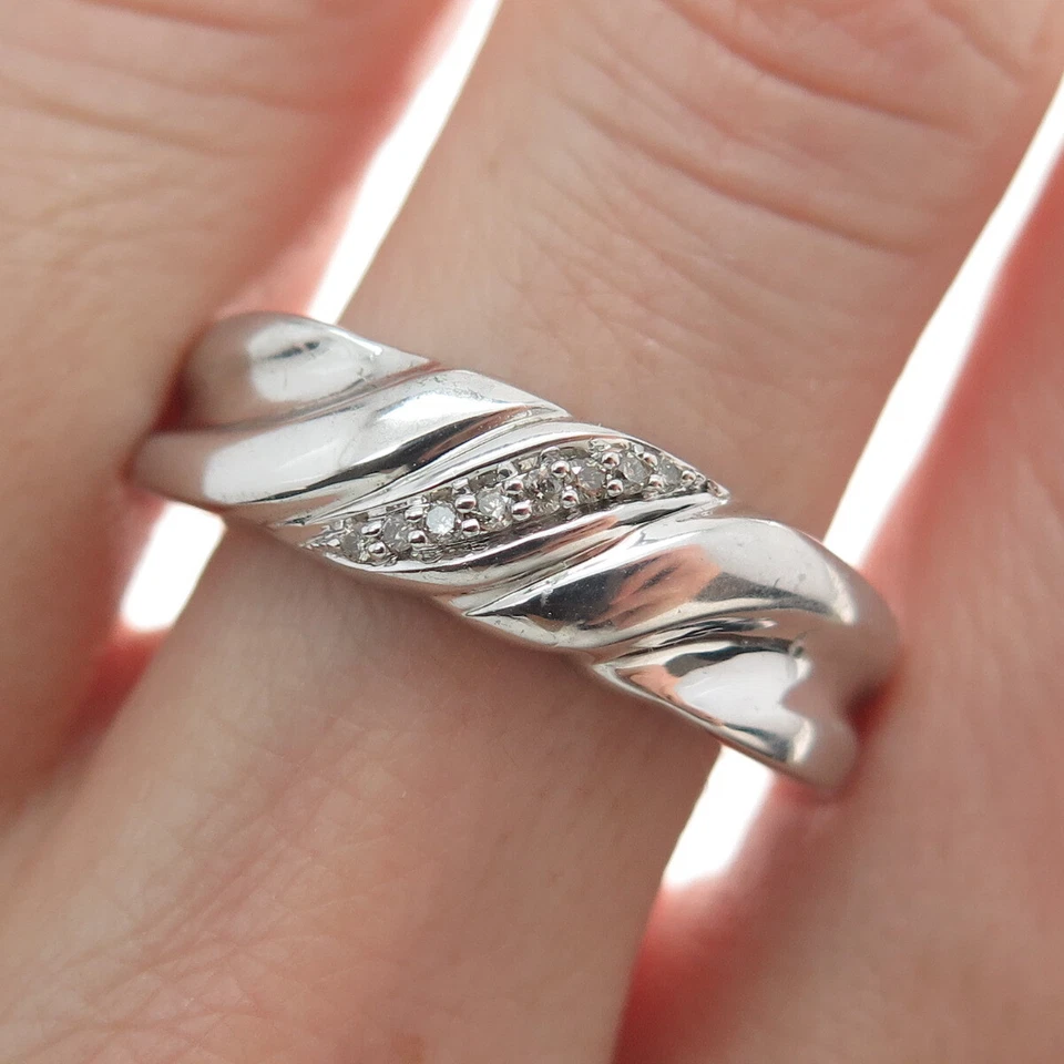 Anillo banda ondulada de diamantes de corte redondo real de plata esterlina Jane Seymour talla 10,25 Foto 1 de 4