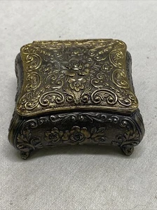 Vintage Metall Schmuck Schmuckkästchen mit Klappdeckel rot Samt innen floral - Bild 1 von 15