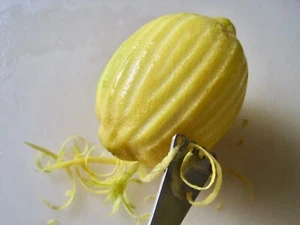 Lemon zester Canelé cutter to remove strips of peel for drinks or garnish. - Picture 1 of 1