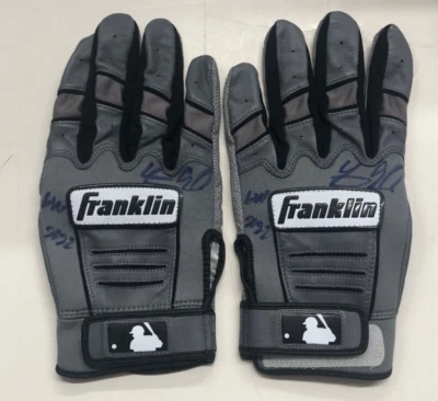 Guantes de bateo usados del juego autografiados Yasmani Grandal (YAZ) 2022 White Sox Foto 1 de 2
