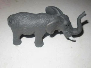 SPIELZEUG SPEZIAL - ELEFANT - TEIL EINES BEINES FEHLT - H11 - Bild 1 von 1