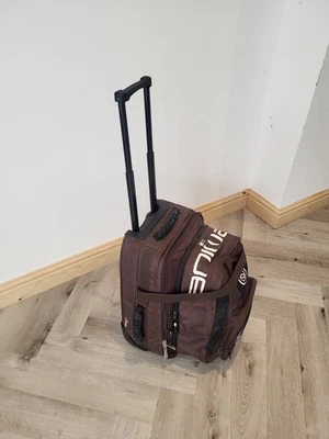 Animal Vintage Wheeled Hand Luggage Duffle Bag Sports Travel Surf Skate 45 Litre - Image 1 of 4