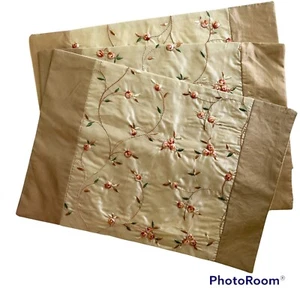 Vintage Silk Embroided Bureau/Table Mats, Elegant-Set Of 3-Size 15” X 10” - Bild 1 von 3
