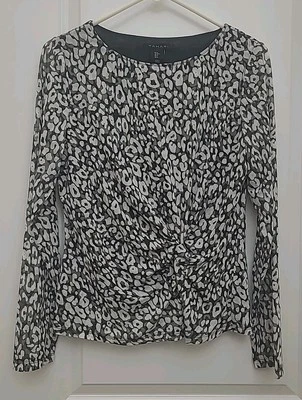 Blusa Top Tahari Para Mujer Talla M Estampado Animal Torcido Frontal Manga Larga Malla Transparente Foto 1 de 4