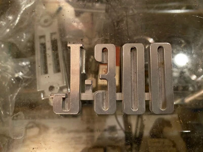 Jeep Gladiator J300 1962 1967 camión emblema cromado 1963 1964 1965 1966 Foto 1 de 3