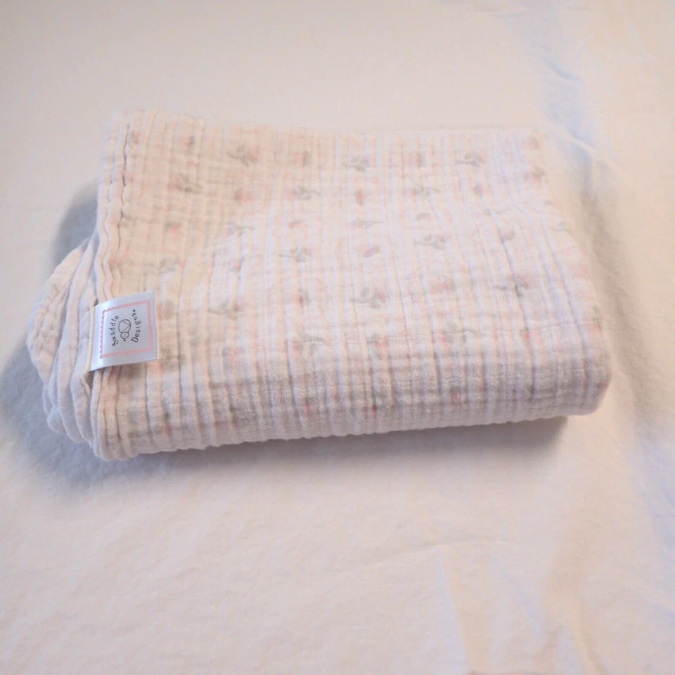 Manta Swaddle Designs blanca con flores rosas 100 % algodón 41 x 40 pulgadas Foto 1 de 4