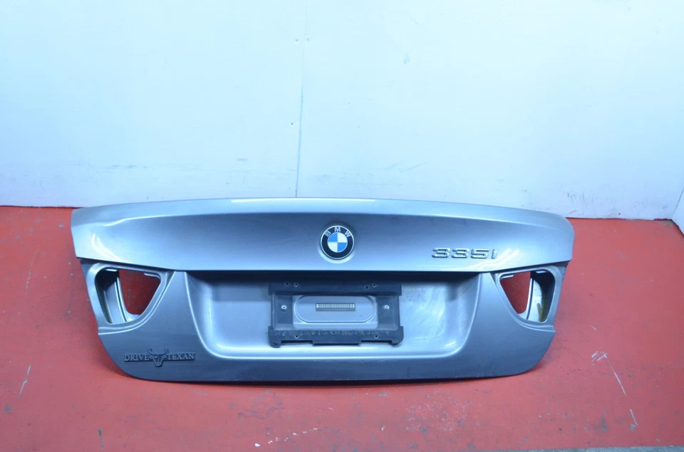 09-11 BMW E90 328i Serie 3 Tapa maletero carcasa panel gris OEM Foto 1 de 4