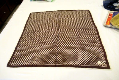 Vera Bufanda Cuadrada Marrón y Blanco, Patrón Triángulo Foto 1 de 4