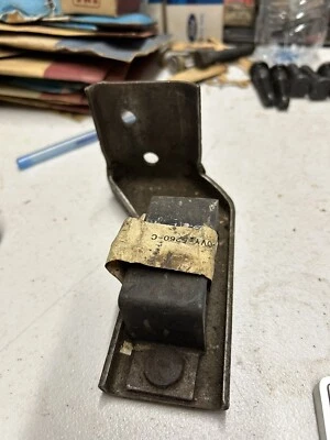 Soporte de escape trasero y aislador Lincoln Continental 1970-1973 NOS D0VY5260C Foto 1 de 4