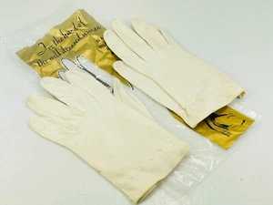 Vintage Womens Short Double Woven Cotton Size 7.5 Gloves White Decorative L7 - Picture 1 of 12