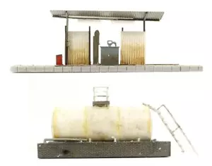 BACHMANN 'OO' GAUGE PAIR OF DIESEL FUELLING POINT BUILDINGS - Picture 1 of 5