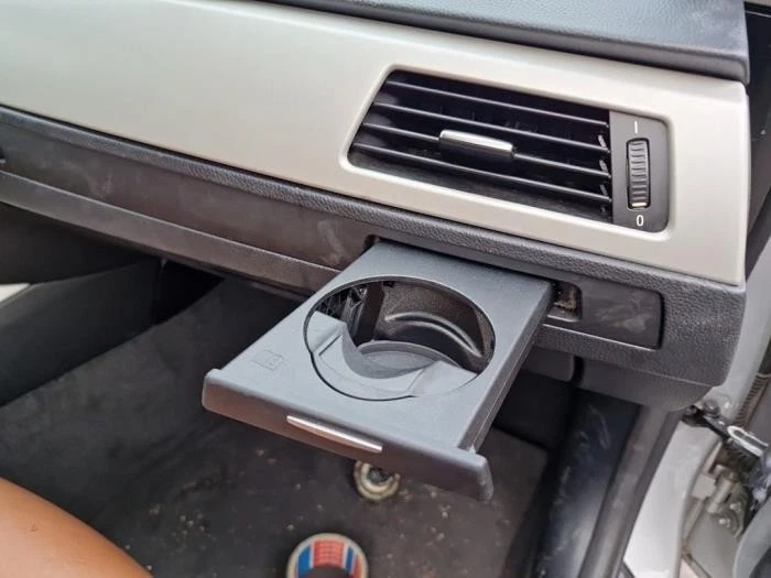 Porte-gobelet BMW Série 3 Touring E91 P23776674 - Photo 1/1