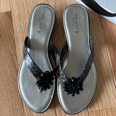 Nine West Women Thong Sandal 9M Black Rhinestone Flower Pebble Straps NIB - Image 1 of 4