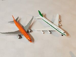 Maisto Fresh Metal Tailwinds Boeing 787-8 Plane FastJet Orange white jumbo jet 
