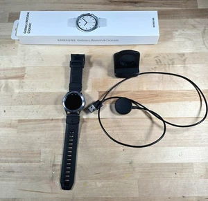Samsung Galaxy Watch4 Classic SM-R880 42mm Stainless Steel Case with Spigen band - Photo 1 sur 11