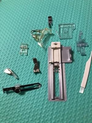 Vtg Singer Sewing Machine Slant Shank Buttonhole, Darning Foot, Seam Guage, Snap - Image 1 of 4