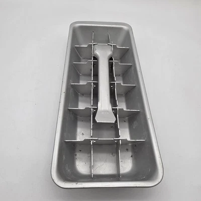  Bandejas para cubitos de hielo de metal de aluminio vintage 18 cubos por bandeja Foto 1 de 4