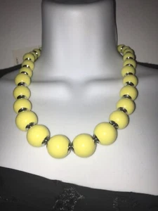 Vintage Yellow Lucite Bead Necklace Silvertone Bead Caps - Picture 1 of 8