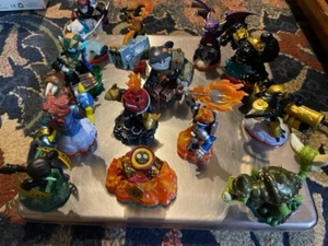 HUGE LOT of 40 Activision Skylander action figures, games, portals and two cases - Picture 1 of 10