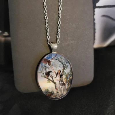 Native Friends Wolf Oval Jewelry Vintage Silvery Gothic Nature Pendant Necklace Foto 1 de 4