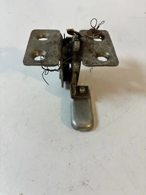 Nuevo de Lote Antiguo 1967-1972 Chevy GMC Suburban Van Puerta de Granero Izquierda Bajo Trasero Cerradura Puerta Pestillo Foto 1 de 4