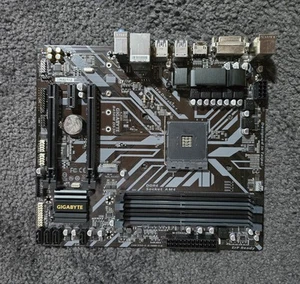 GIGABYTE B450M DS3H AM4 Micro ATX AMD Motherboard - Imagen 1 de 2