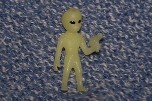 *Lionel Aliens set of 3...2 with black eyes and 1 blind (Glow In The Dark) - Picture 1 of 3
