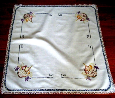 Antiguo mantel embr/ed frutas y bobina dobladillo de encaje hecho en h abuela decoración de cabaña Foto 1 de 4