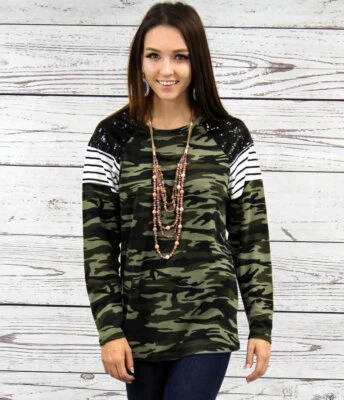 迷彩长袖上衣,黑色亮片装饰 — 第 1/2 张图片