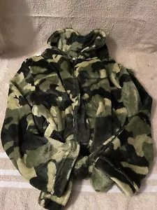 Boys Green Camo Fleece Bath Robe With Pockets and Tie Sash Size Medium (8) - Picture 1 of 2