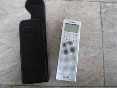 Tecsun pl 360  fm/mw/sw receiver - Image 1 of 4