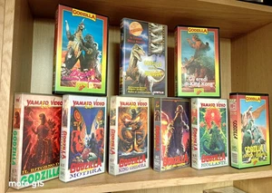 LOTTO VHS GODZILLA _ CONTRO BIOLLANTE IL RE DEI MOSTRI KING GHIDORA MOTHRA etc - Foto 1 di 1